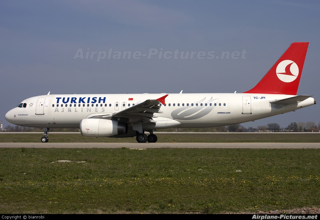Turkish Airlines TC-JPI aircraft at Bologna - Borgo Panigale