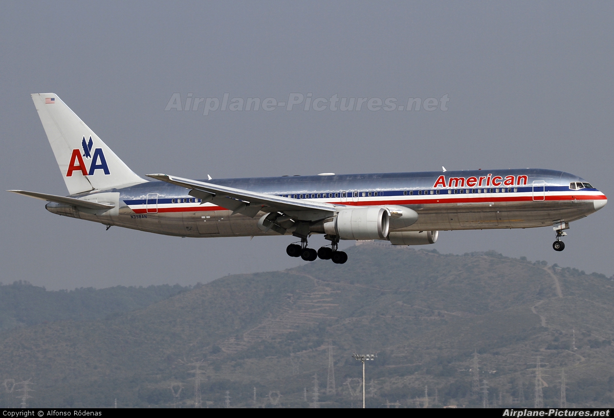 American Airlines N398AN aircraft at Barcelona - El Prat
