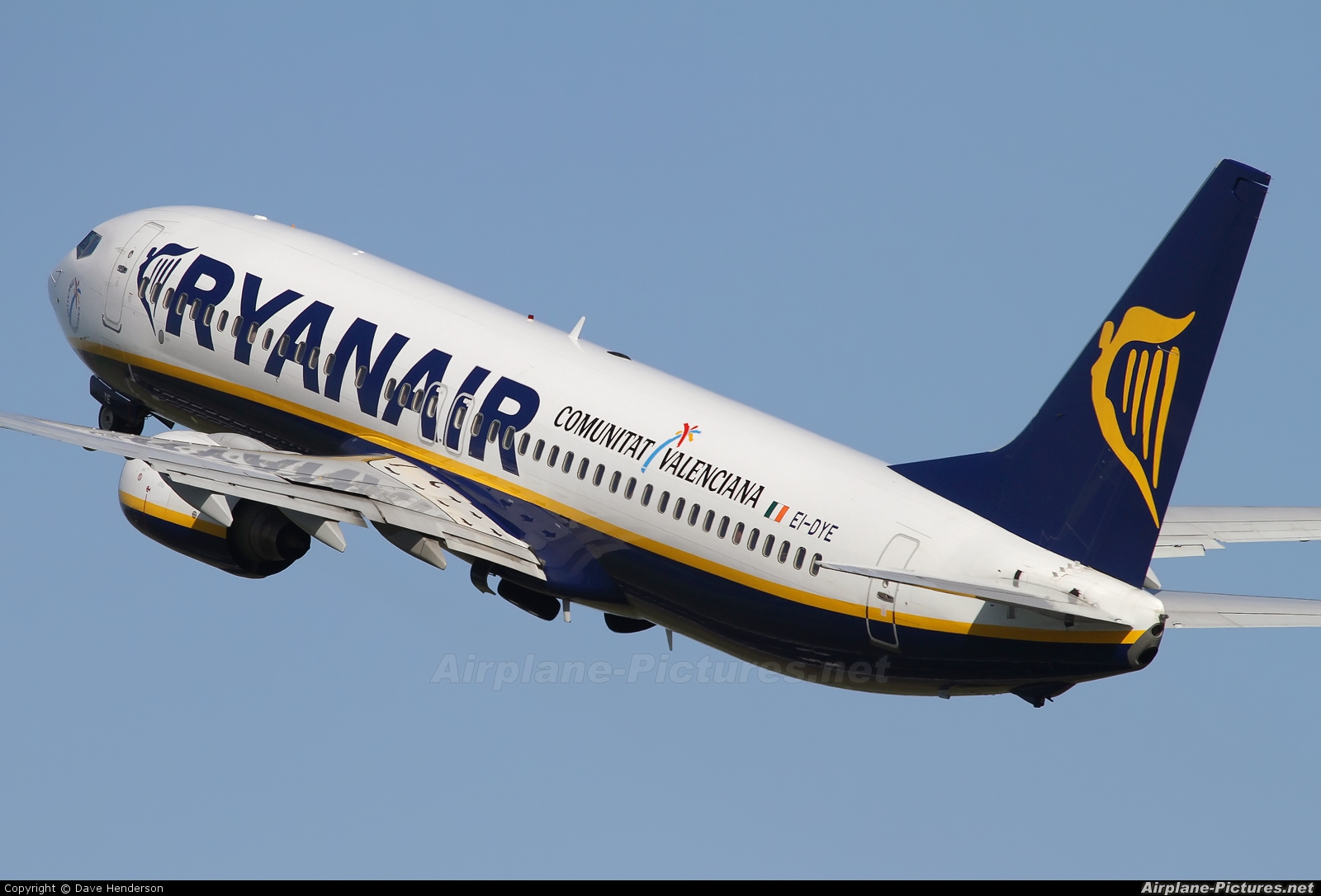 Ryanair EI-DYE aircraft at Dublin