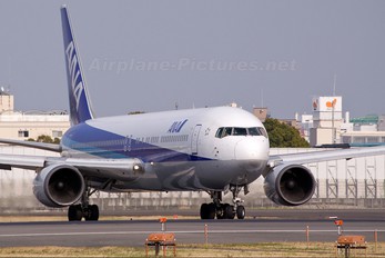 JA8257 - ANA - All Nippon Airways Boeing 767-300
