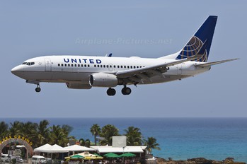 N27722 - United Airlines Boeing 737-700