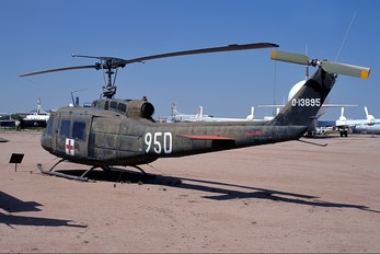 64-13895 - USA - Army Bell UH-1H Iroquois
