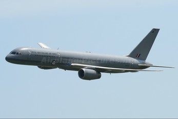NZ7572 - New Zealand - Air Force Boeing 757-200