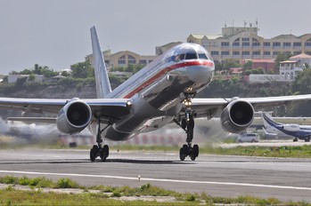 N699AN - American Airlines Boeing 757-200