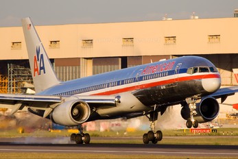 N198AA - American Airlines Boeing 757-200