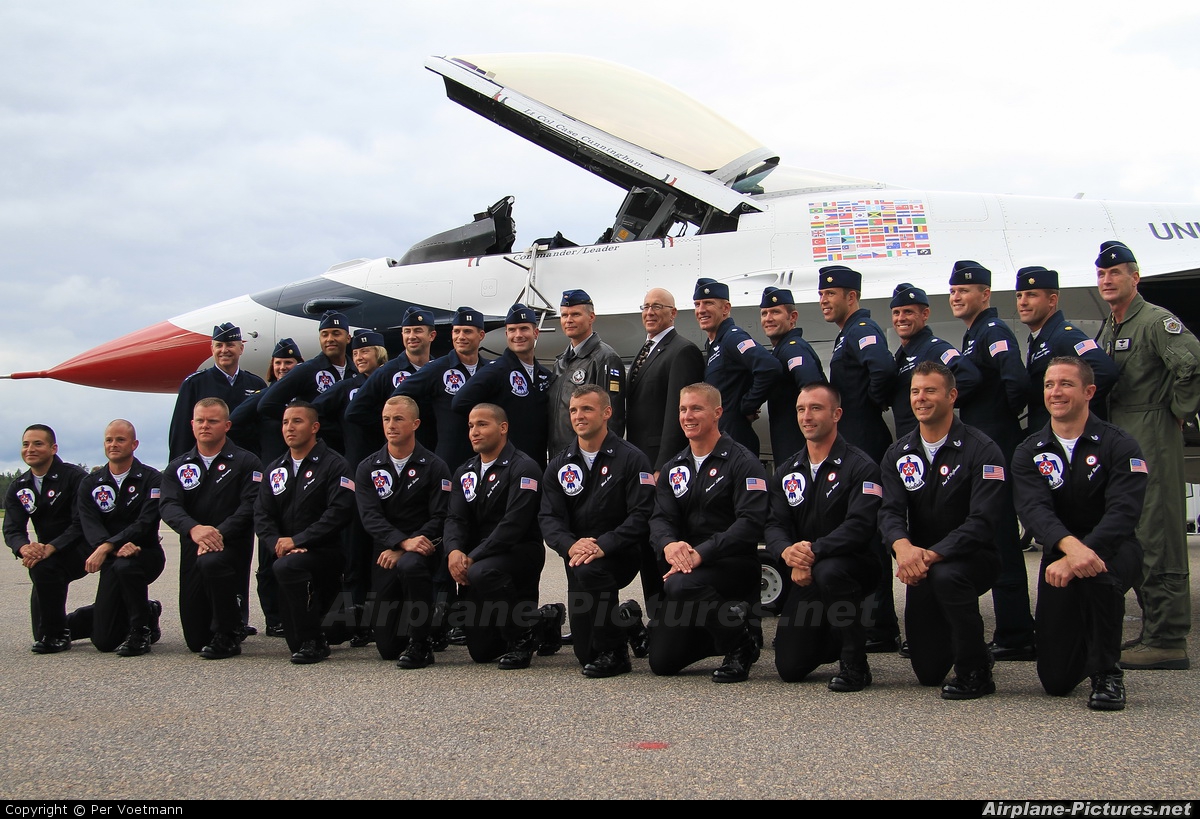 USA - Air Force : Thunderbirds 87-0319 aircraft at Turku