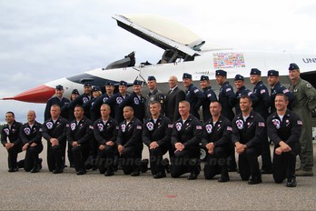 87-0319 - USA - Air Force : Thunderbirds General Dynamics F-16C Fighting Falcon