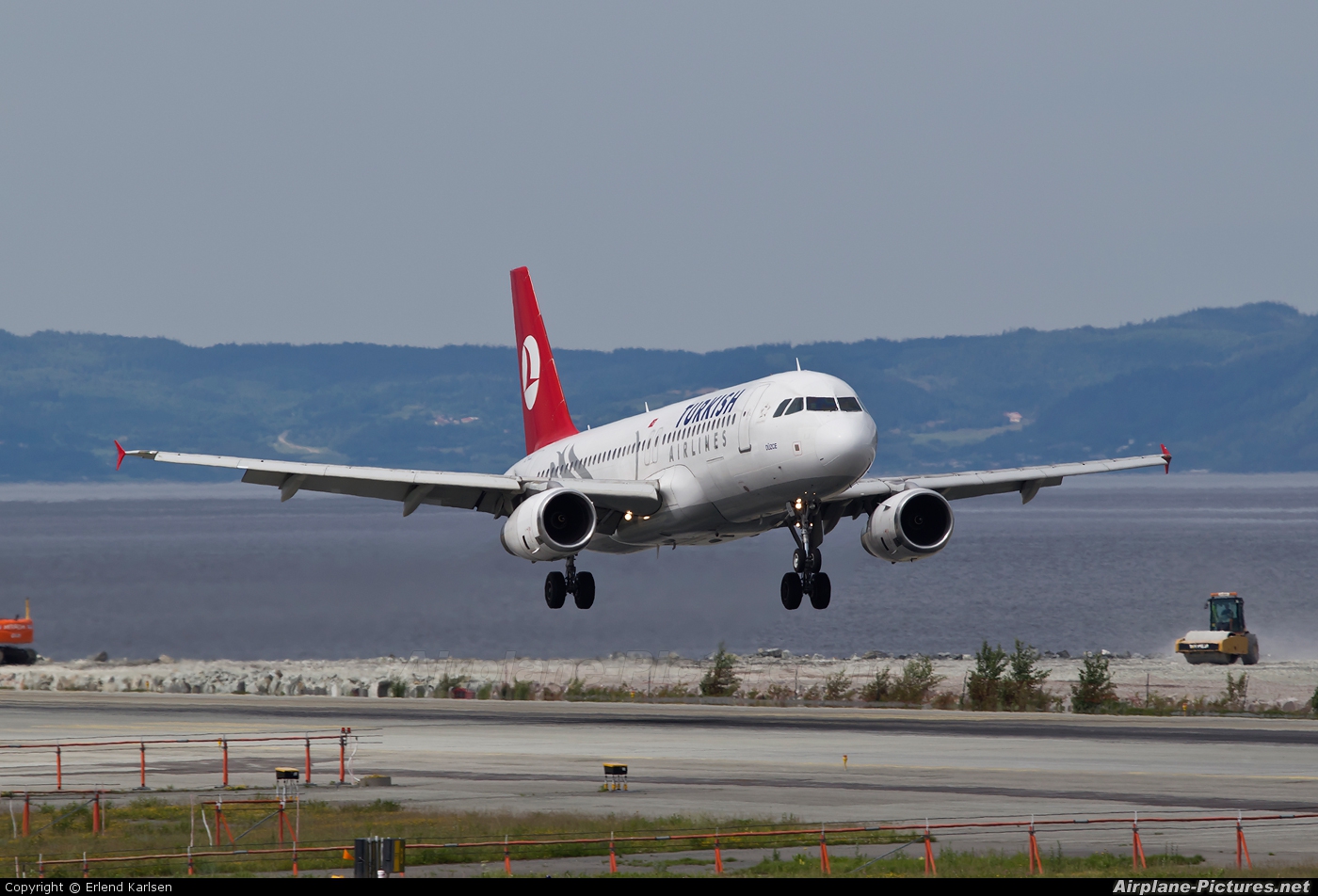 Turkish Airlines TC-JLL aircraft at Trondheim - Vaernes