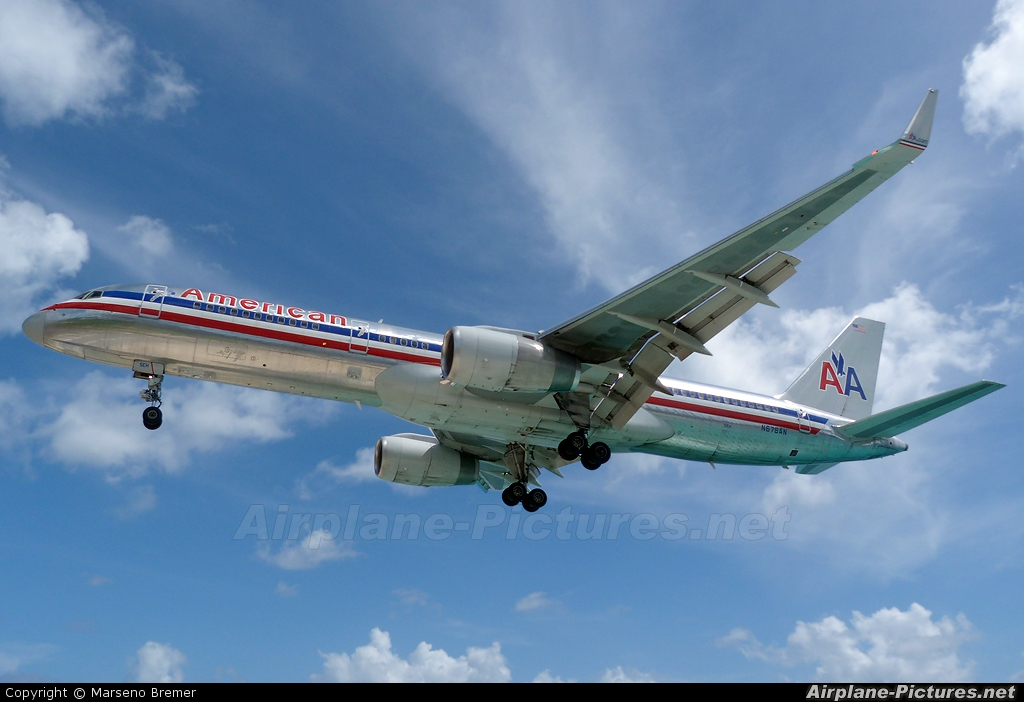 American Airlines N676AN aircraft at Sint Maarten - Princess Juliana Intl