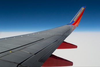 - - Southwest Airlines Boeing 737-700
