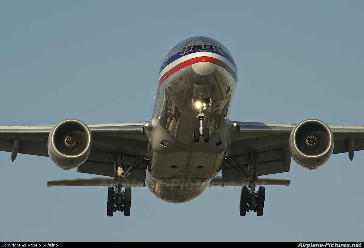 American Airlines N782AN aircraft at Los Angeles Intl