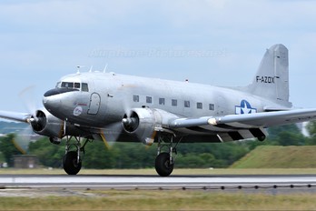 F-AZOX - Dakota sur la Normandie Douglas C-47A Skytrain