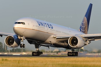 N779UA - United Airlines Boeing 777-200ER