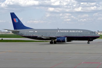 N306UA - United Airlines Boeing 737-300
