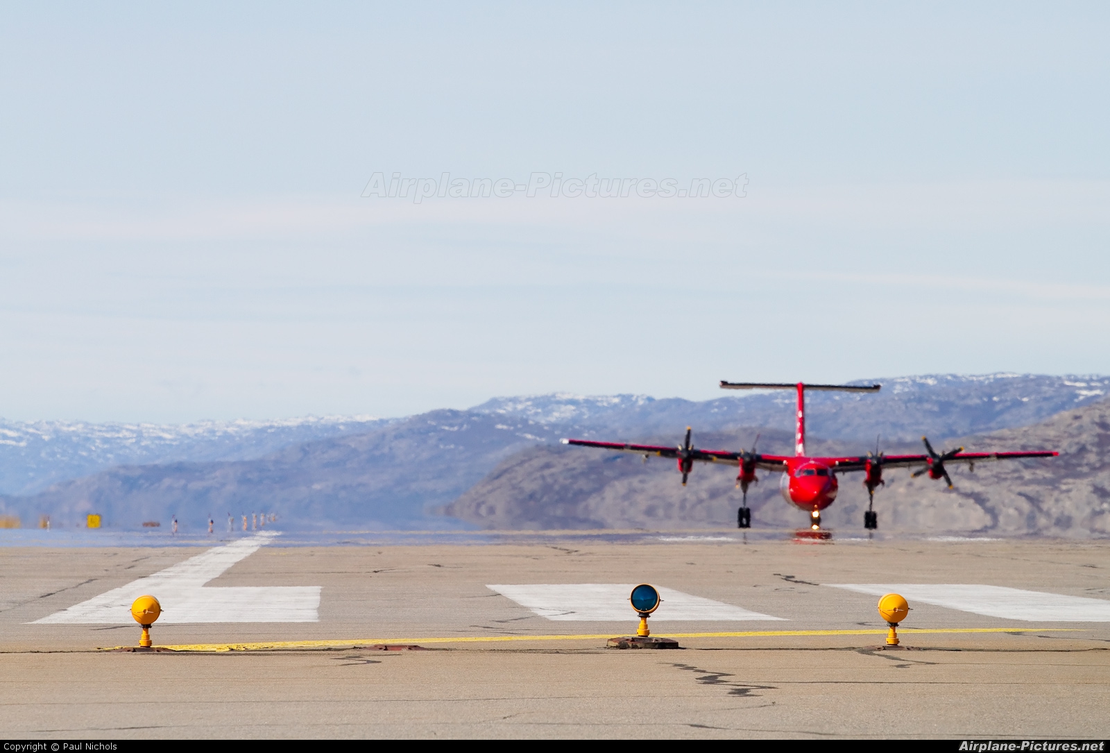 - Airport Overview - aircraft at Kangerlussuaq (Sondrestrom)