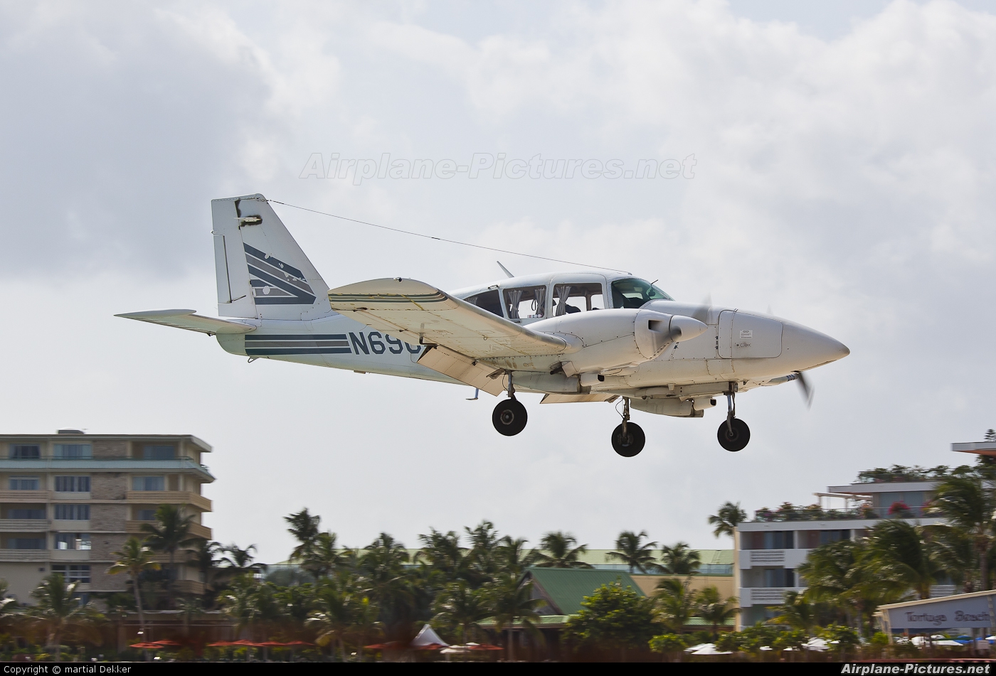 Private N6904A aircraft at Sint Maarten - Princess Juliana Intl