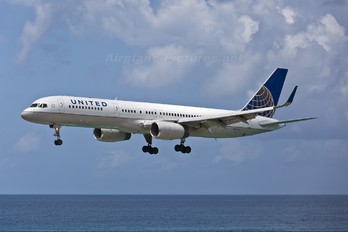 N17133 - United Airlines Boeing 757-200
