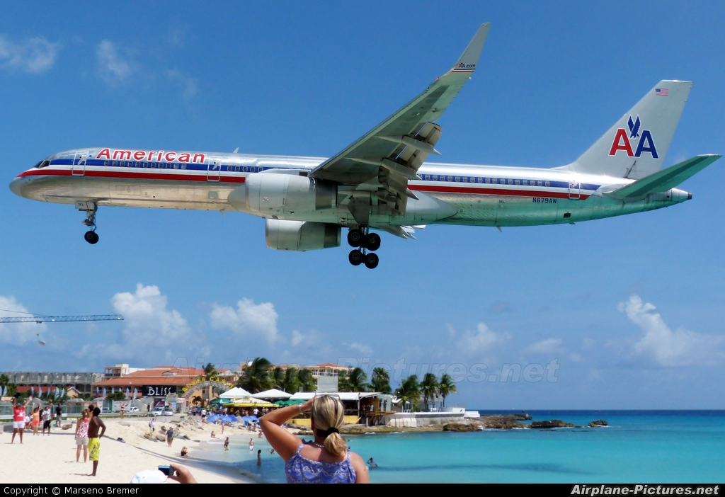 American Airlines N679AN aircraft at Sint Maarten - Princess Juliana Intl