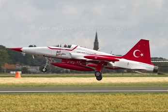70-3025 - Turkey - Air Force : Turkish Stars Canadair NF-5A