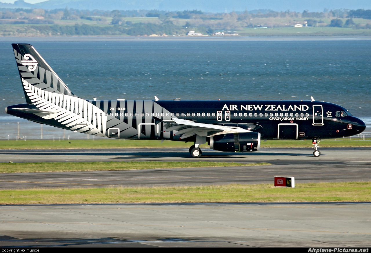 Air New Zealand ZK-OAB aircraft at Auckland Intl