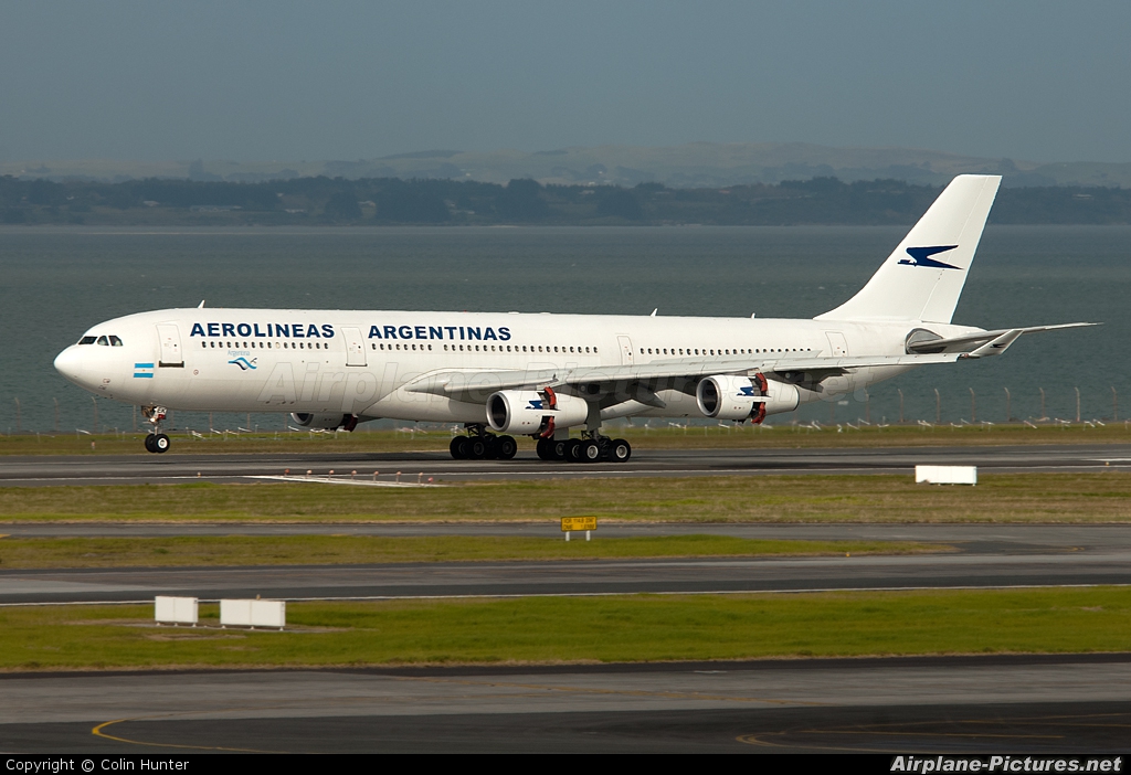 Aerolineas Argentinas LV-CEK aircraft at Auckland Intl
