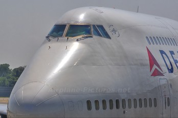 N676NW - Delta Air Lines Boeing 747-400