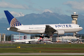 N76153 - United Airlines Boeing 767-200ER