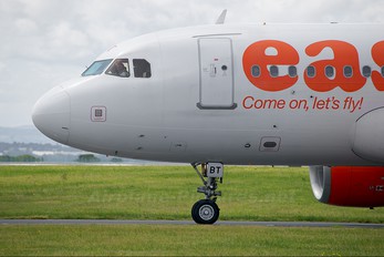 G-EZBT - easyJet Airbus A319