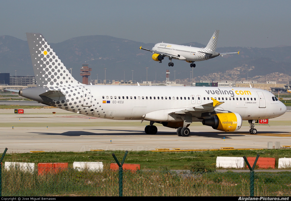 Vueling Airlines EC-KCU aircraft at Barcelona - El Prat