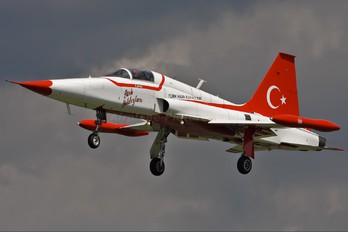 3058 - Turkey - Air Force : Turkish Stars Canadair NF-5A