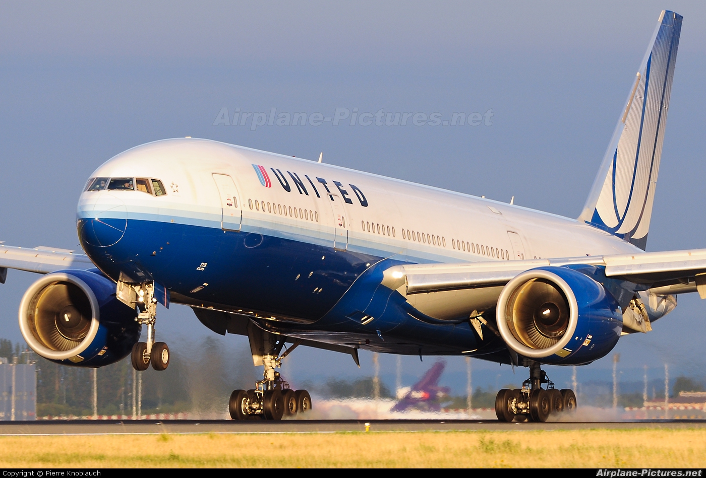 United Airlines N776UA aircraft at Paris - Charles de Gaulle