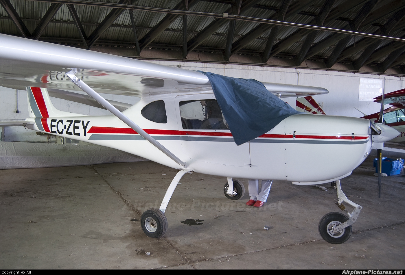 Private EC-ZEY aircraft at Ocana