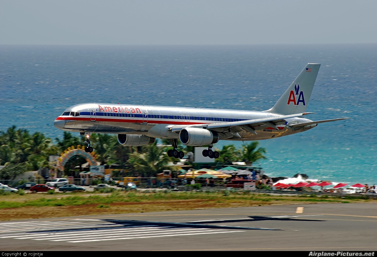 American Airlines N639AA aircraft at Sint Maarten - Princess Juliana Intl