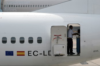 EC-LDN - Calima Boeing 737-400