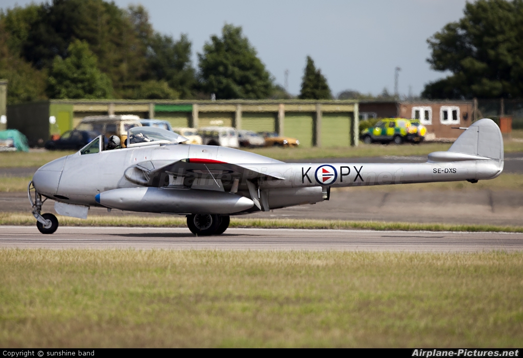 Private SE-DXS aircraft at Waddington