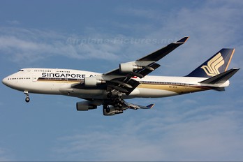 9V-SPQ - Singapore Airlines Boeing 747-400
