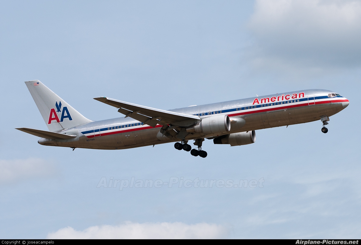 American Airlines N371AA aircraft at Paris - Charles de Gaulle