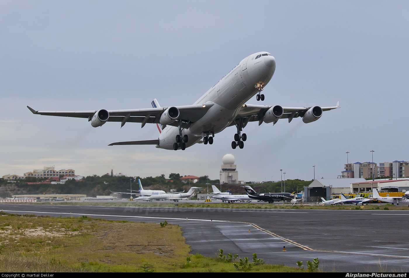 Air France F-GNIH aircraft at Sint Maarten - Princess Juliana Intl