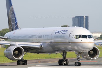 N19117 - United Airlines Boeing 757-200