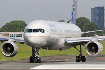 N19117 - United Airlines Boeing 757-200