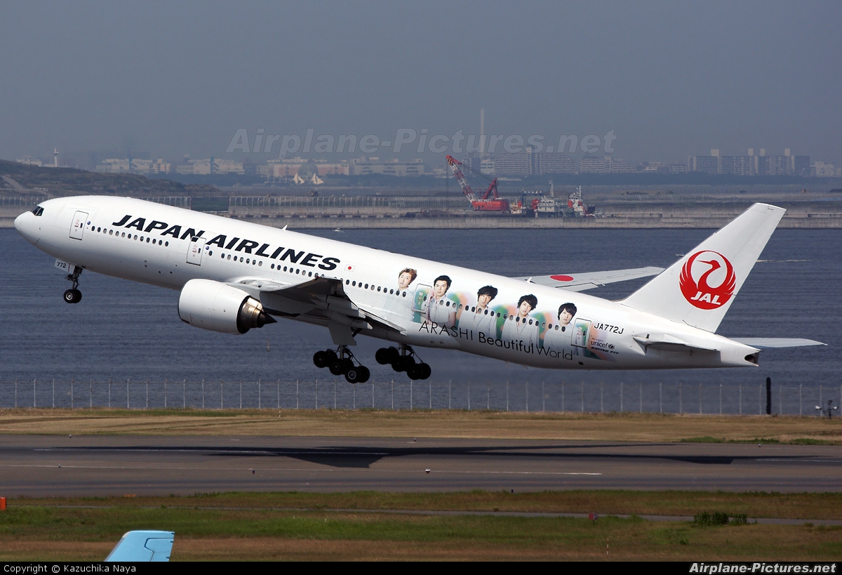 JA772J - JAL - Japan Airlines Boeing 777-200 at Tokyo - Haneda