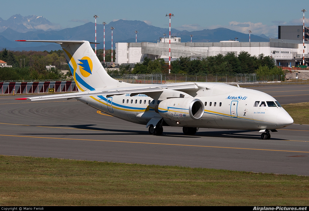 Aerosvit - Ukrainian Airlines UR-NTC aircraft at Milan - Malpensa