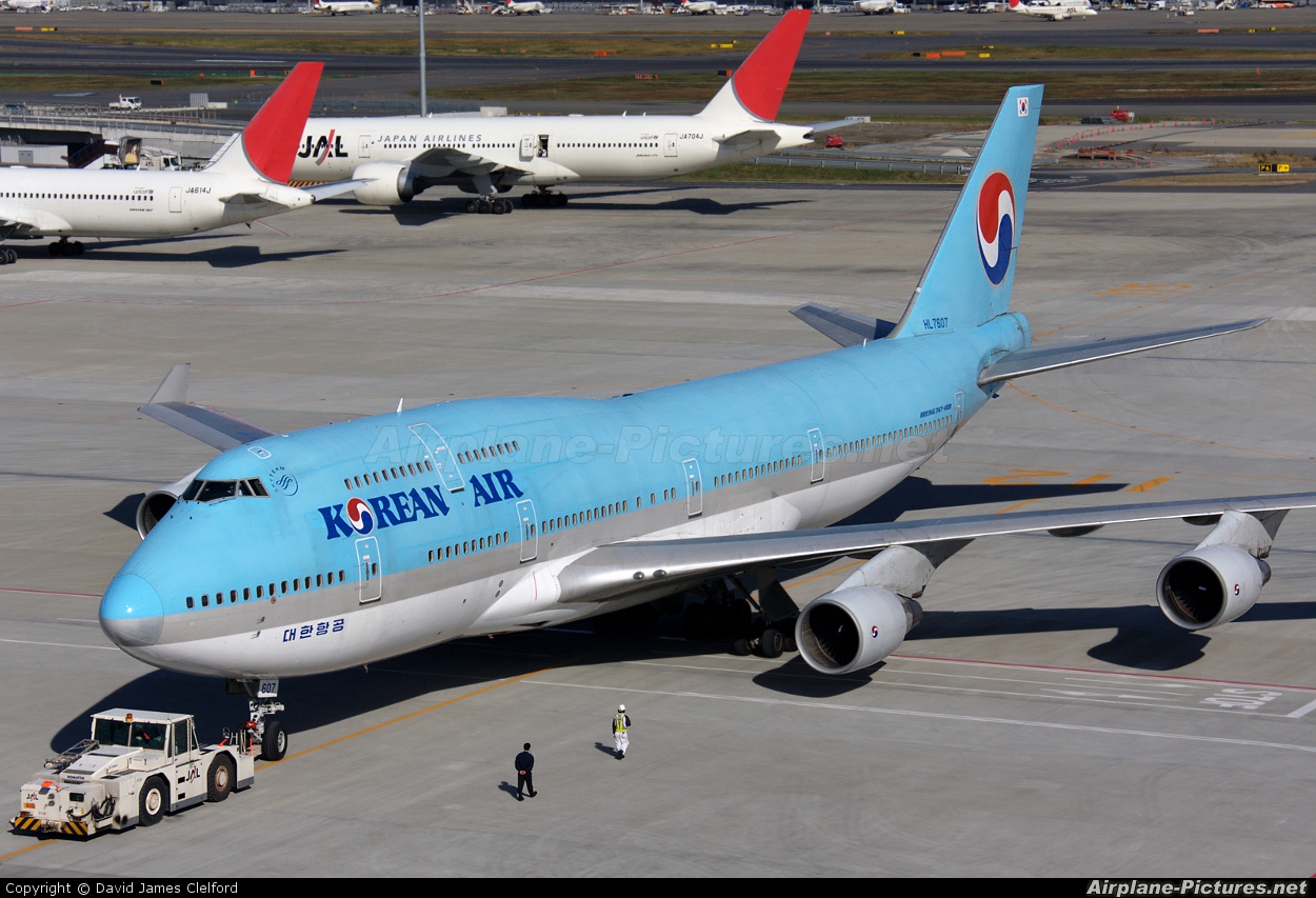Korean Air HL7607 aircraft at Tokyo - Haneda Intl