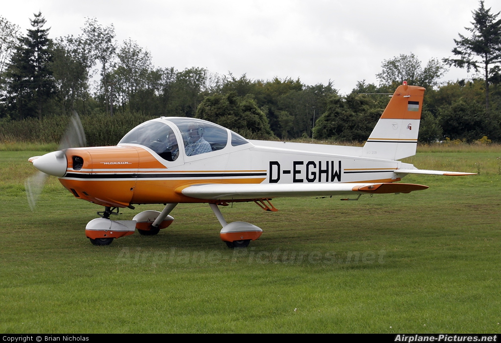 Private D-EGHW aircraft at Popham