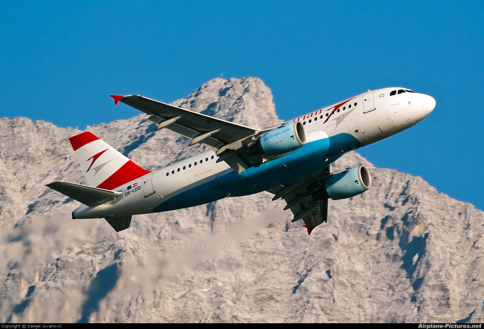 Austrian Airlines/Arrows/Tyrolean OE-LDD aircraft at Innsbruck