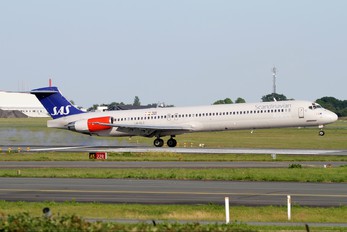 LN-RLE - SAS - Scandinavian Airlines McDonnell Douglas MD-82