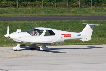 I-A562 - Private Dyn Aero MCR4s