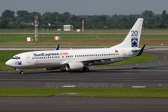 TC-SUL - SunExpress Boeing 737-800