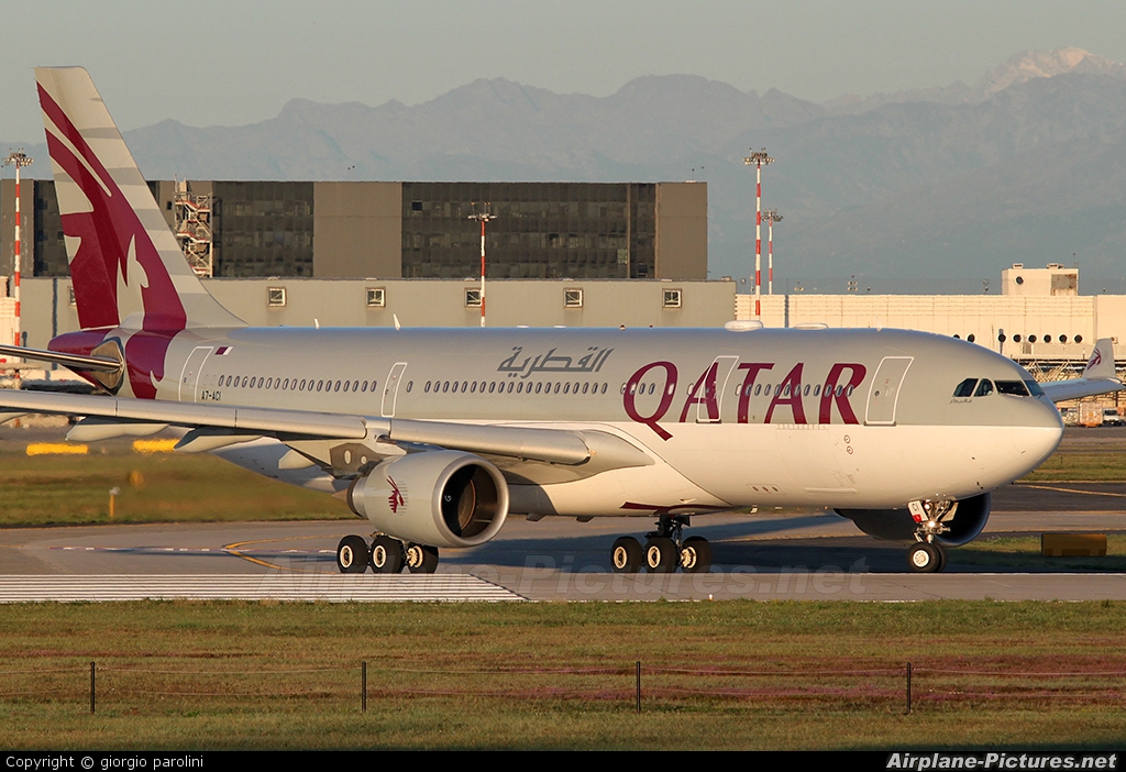 Qatar Airways A7-ACI aircraft at Milan - Malpensa