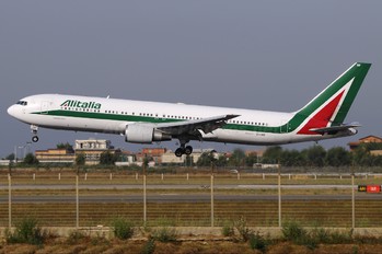 EI-CRF - Alitalia Boeing 767-300ER